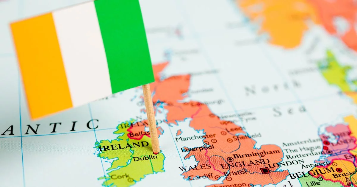 Irland in the map with aflag pinned into it.