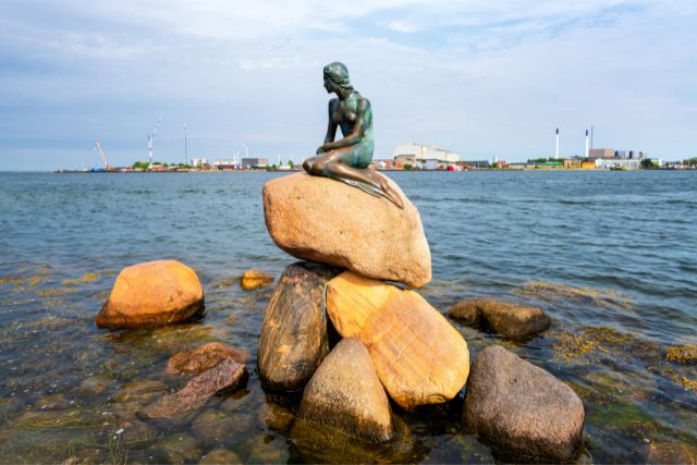 Popular little mermaid statue in Copenhagen